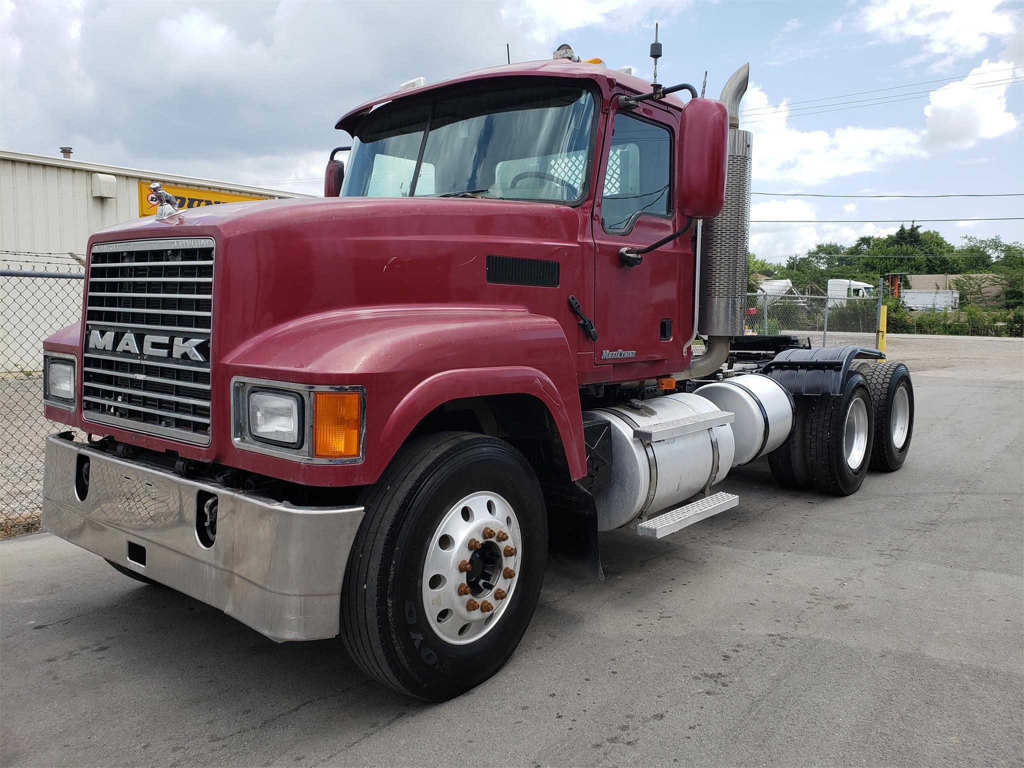 Day Cab Trucks vs. Sleeper Trucks